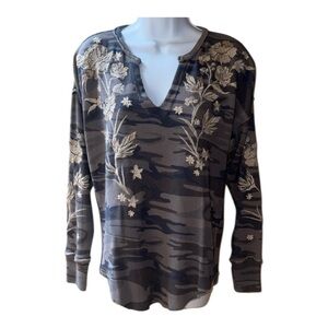 Johnny Was Fleurie Gray
Camo Floral Embroidered
Thermal Long Sleeve Top Size